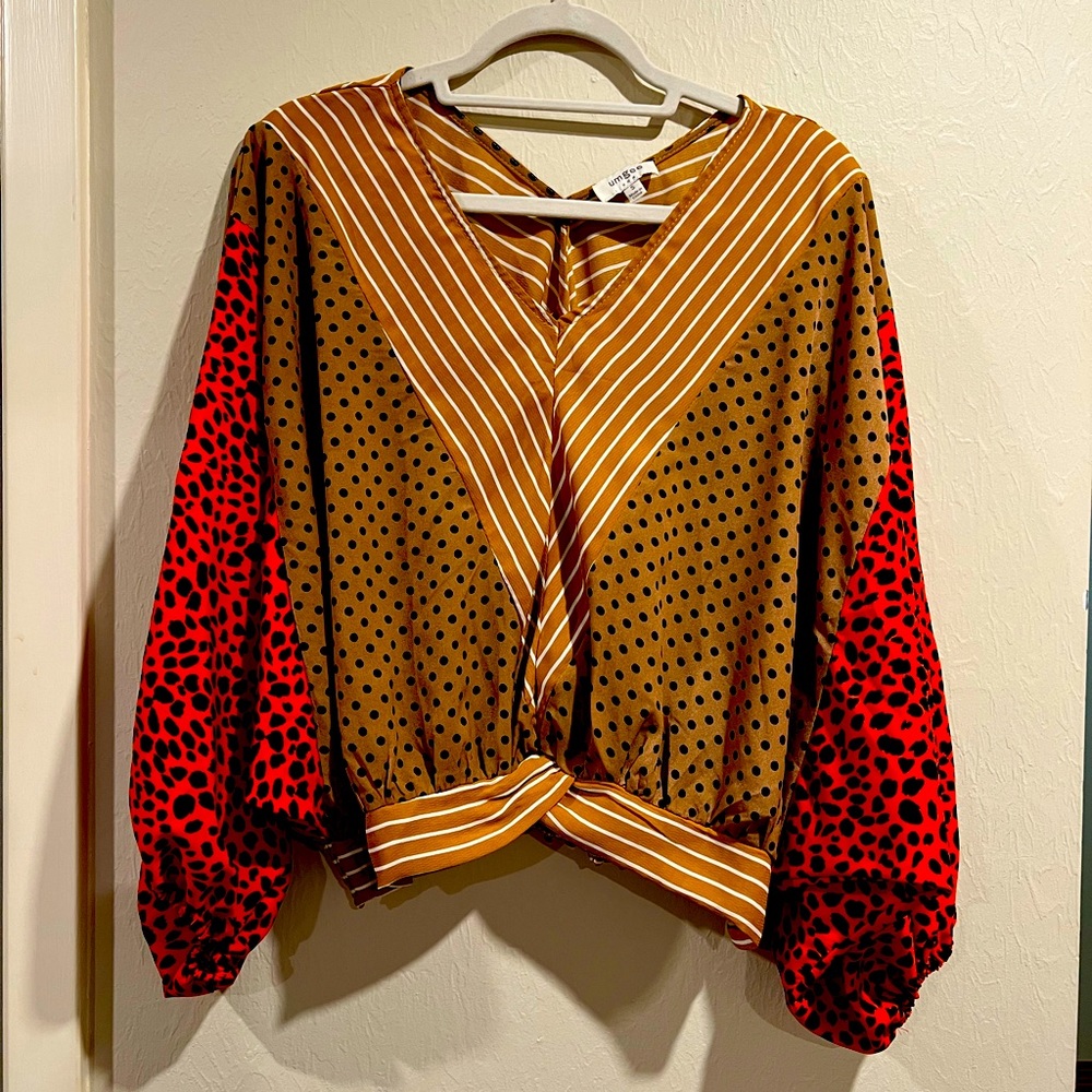 Umgee colorful top. Batwing style sleeves. Oversized fit. V neckline. Size S.